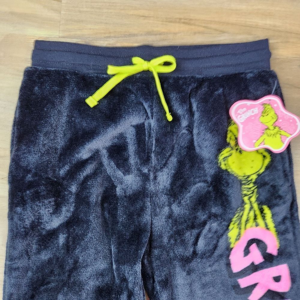 ☔️🔸️NWT The Grinch Black & Green Grinch Graphic Plush Joggers Small - Picture 6 of 12